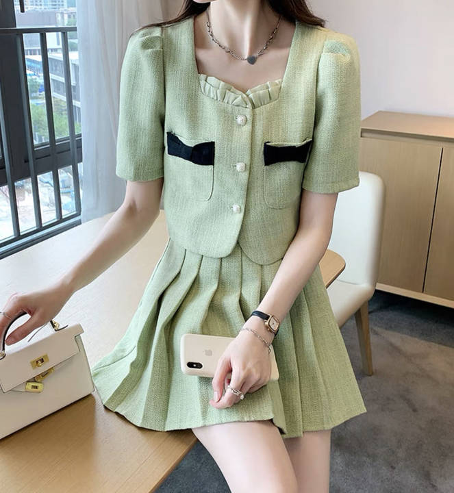 2024 New Fashion Short Jacket + Hip-wrapped Pleated Skirt Set