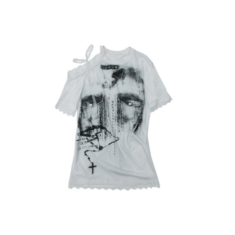 gothic lace-trim t-shirt - women's edgy graphic tee with face print and cross pendant