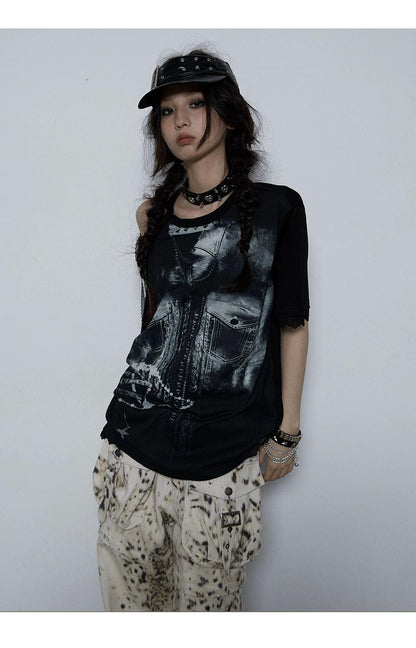 gothic lace-trim t-shirt - women's edgy graphic tee with face print and cross pendant